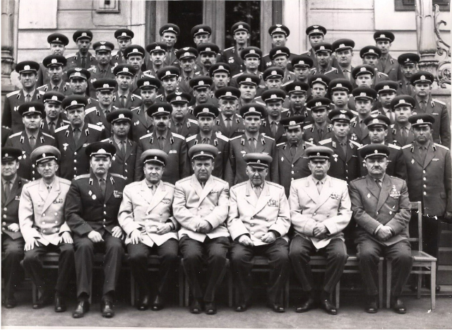 Академия им. Дзержинского (ныне Петра Великого). Выпуск командиров-инженеров РВСН. (Начальник Академии маршал артиллерии Одинцов, выпускник майор Белугин) г. Москва, 1968 г. Академия им. Дзержинского (ныне Петра Великого). Выпуск командиров-инженеров РВСН. (Начальник Академии маршал артиллерии Одинцов, выпускник майор Белугин) г. Москва, 1968 г.