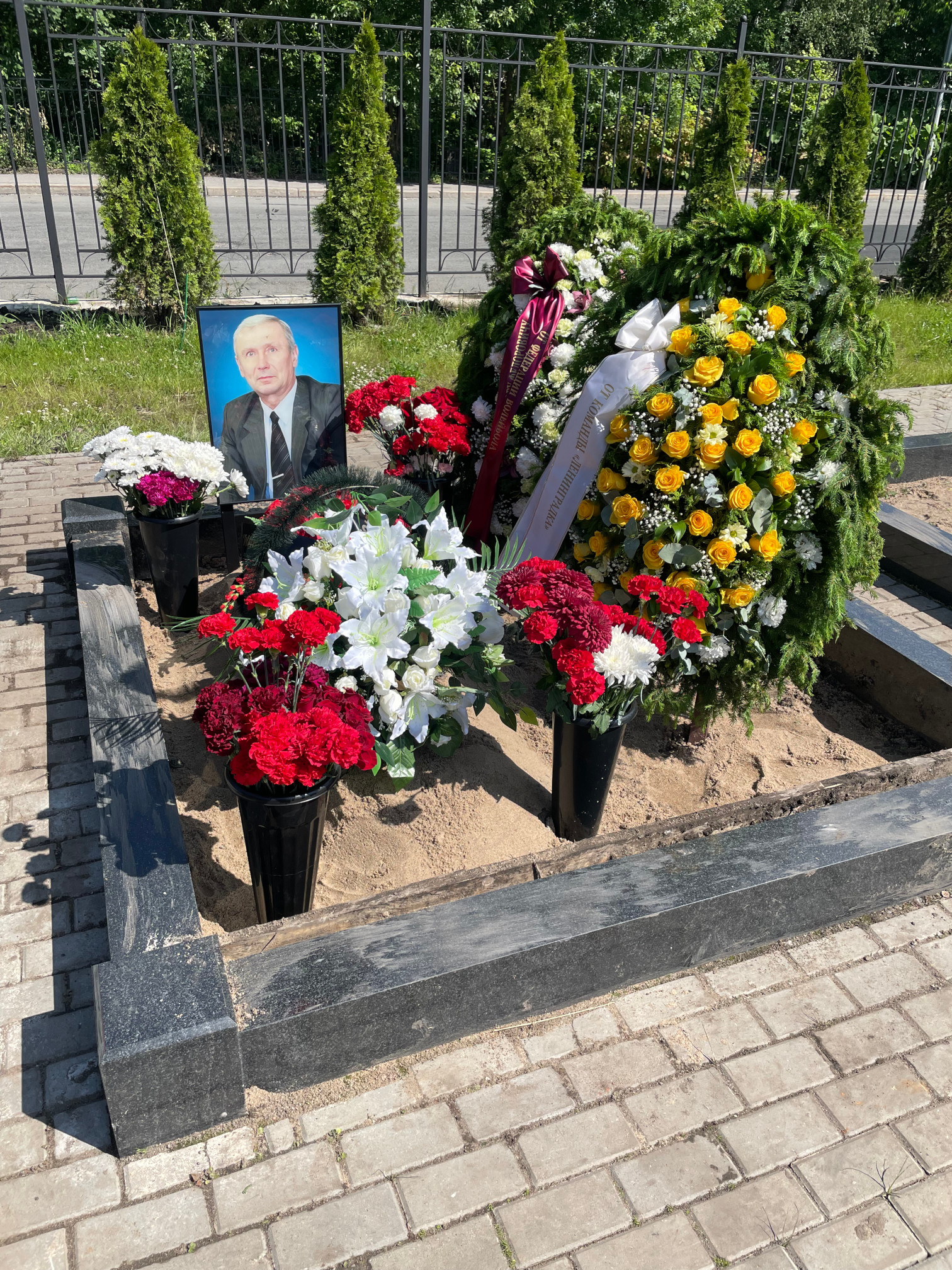 Заслуженный тренер России, судья всесоюзной категории, исполнительный директор федерации волейбола Санкт-Петербурга Виктор Фёдорович Карасёв